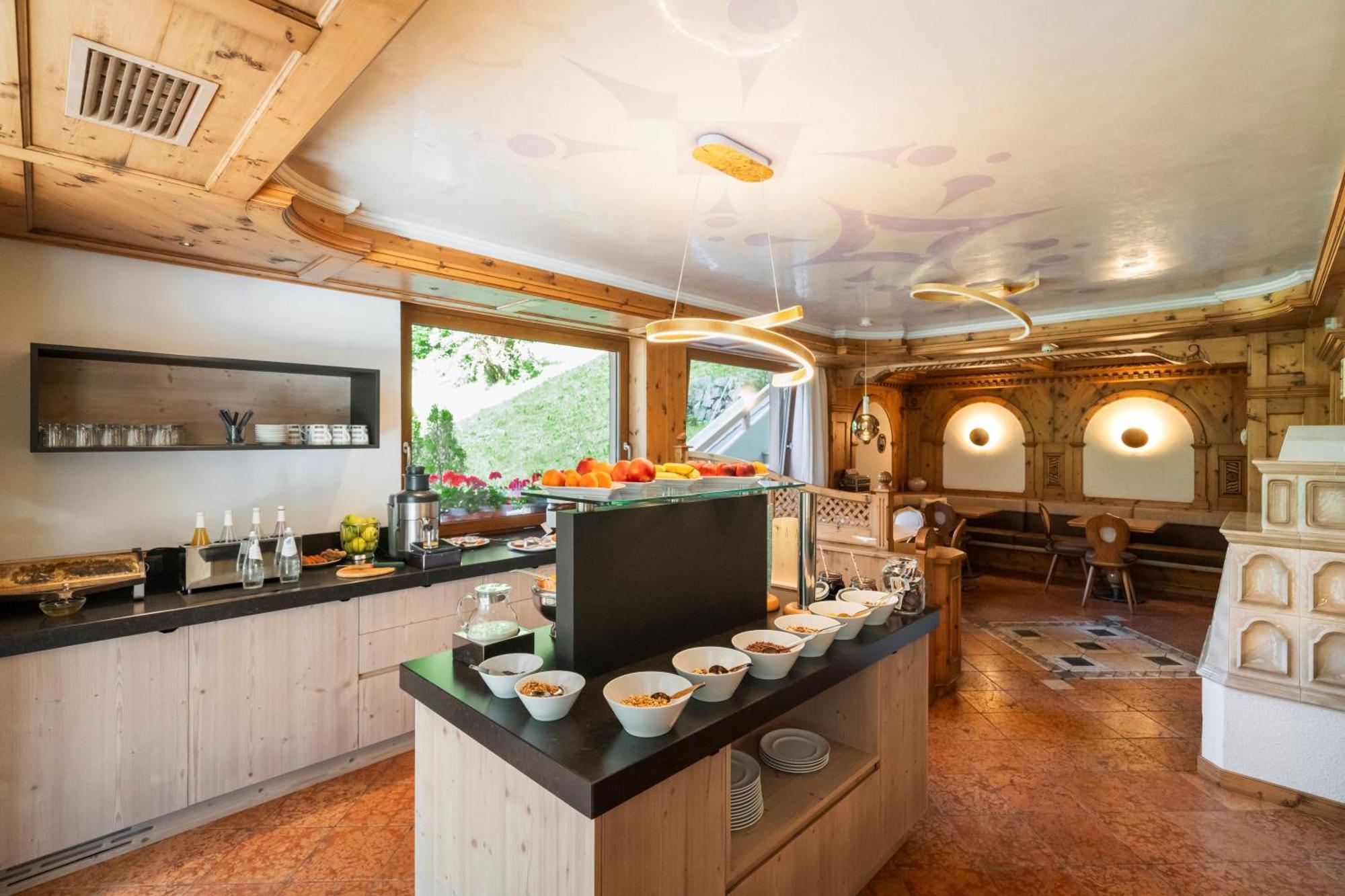 Hotel Foresta Моена Екстериор снимка