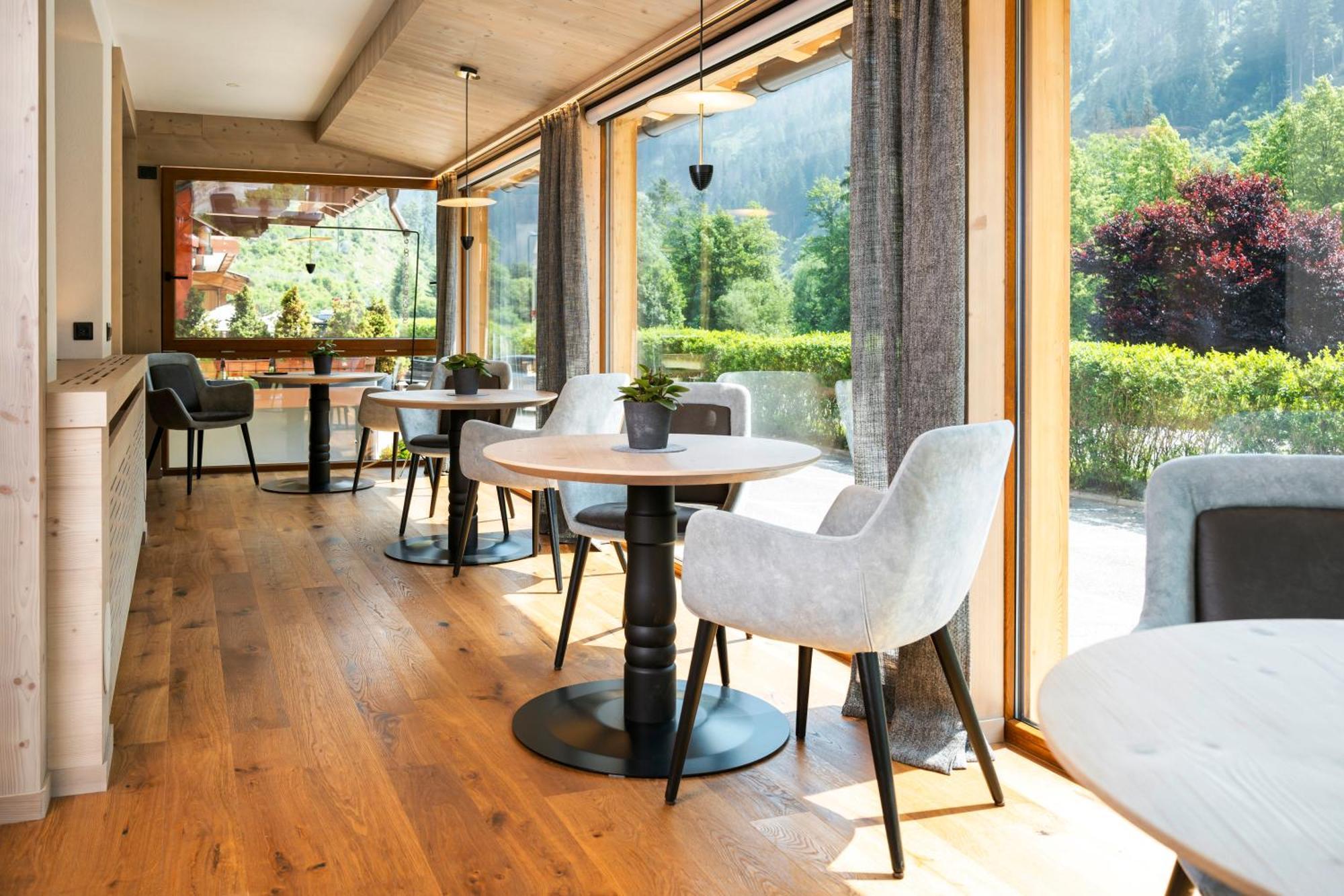Hotel Foresta Моена Екстериор снимка