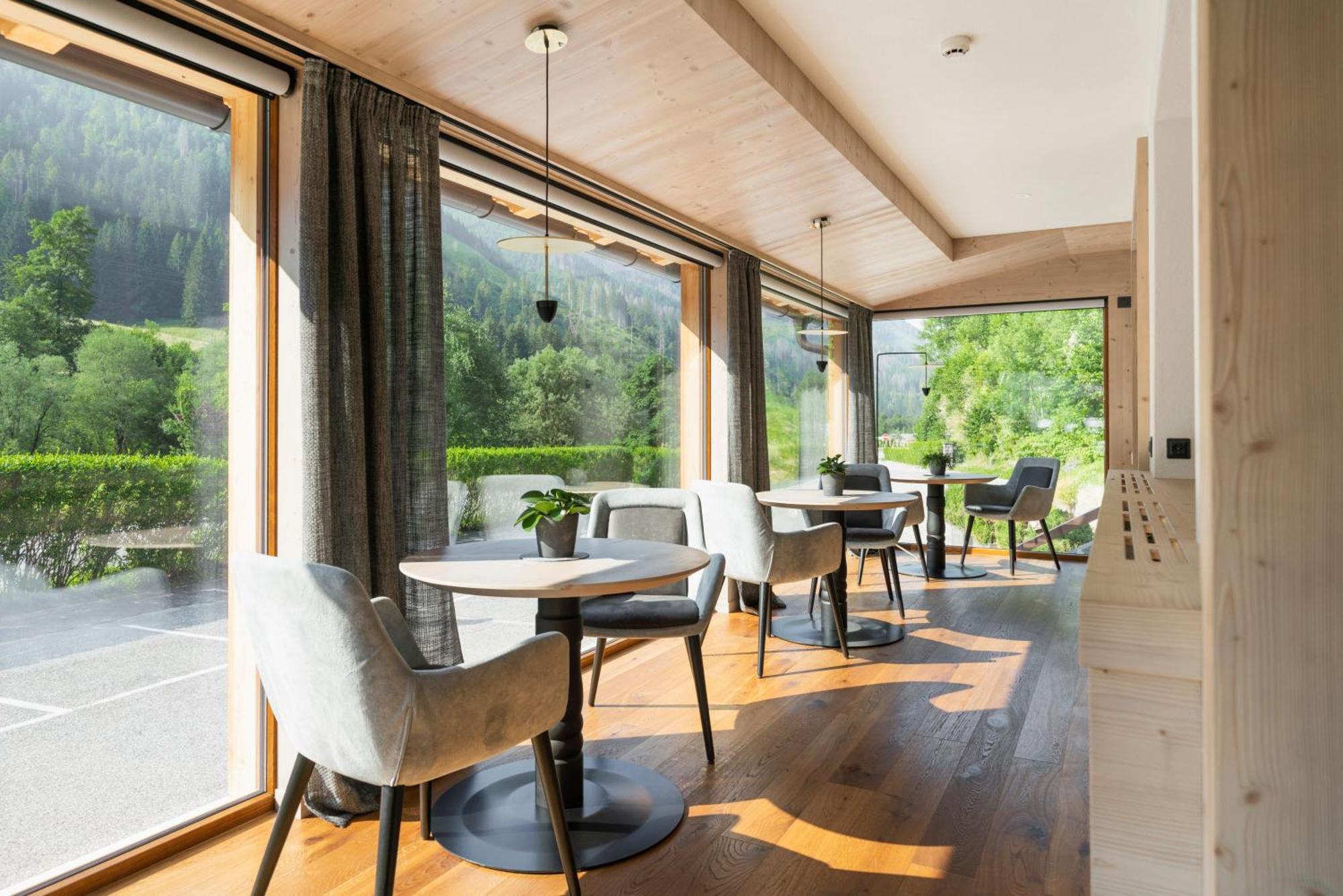 Hotel Foresta Моена Екстериор снимка