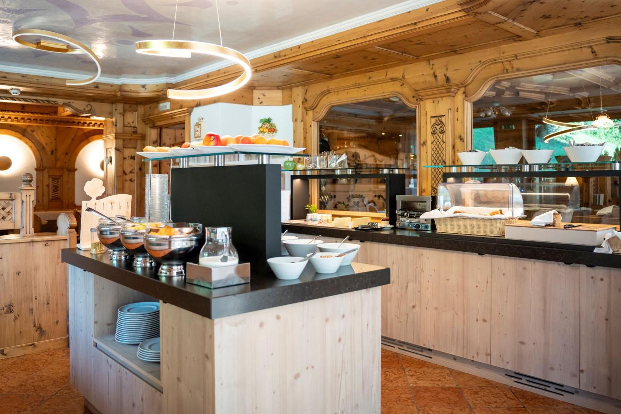 Hotel Foresta Моена Екстериор снимка