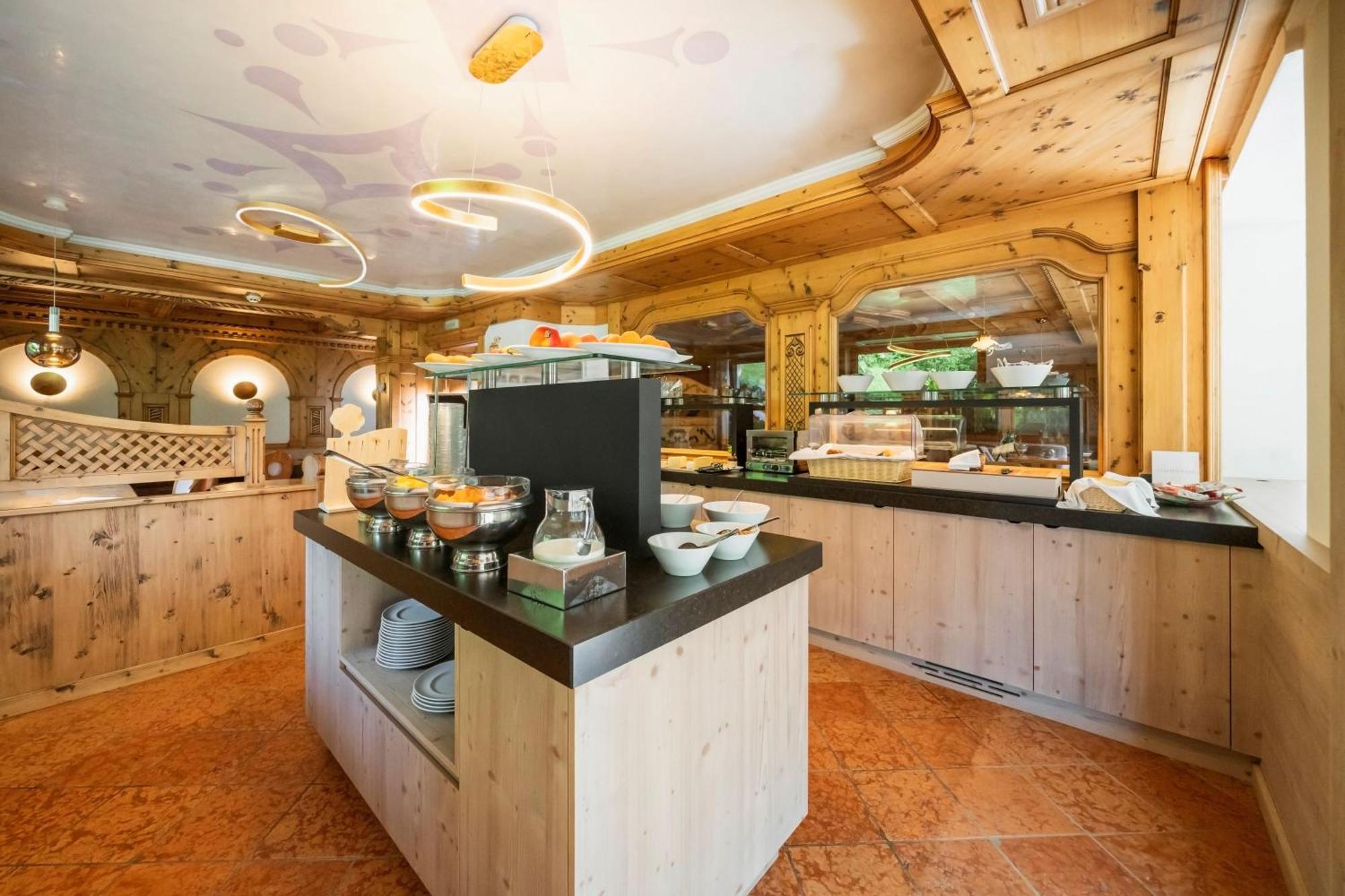 Hotel Foresta Моена Екстериор снимка